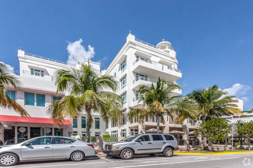 448 Ocean Dr, Miami Beach, FL for lease - Building Photo - Image 2 of 8