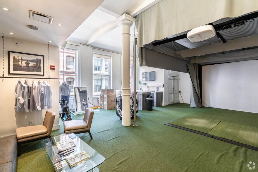 495 broadway levis