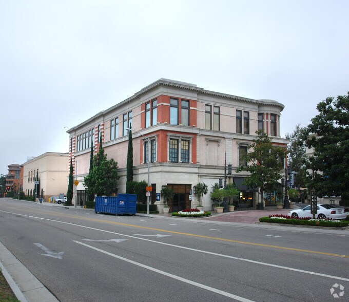 189 The Grove Dr, Los Angeles, CA for sale - Primary Photo - Image 1 of 1