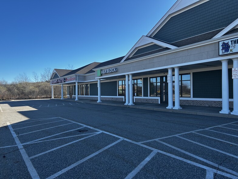 727-737 Centre of New England Blvd, Coventry, RI for lease - Building Photo - Image 1 of 7