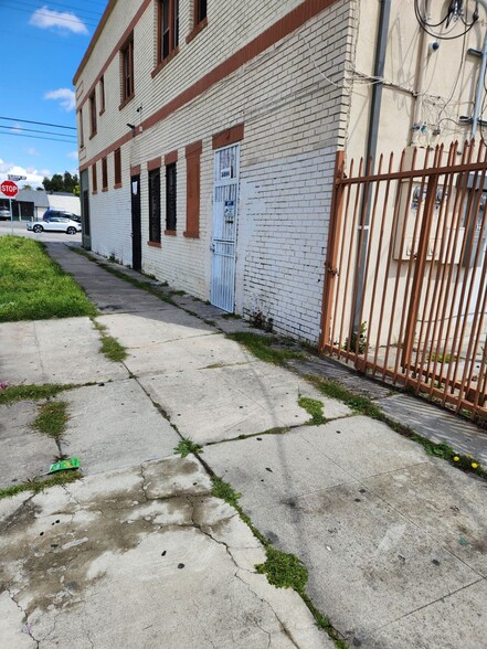 2822 W Slauson Ave, Los Angeles, CA for lease - Building Photo - Image 2 of 6