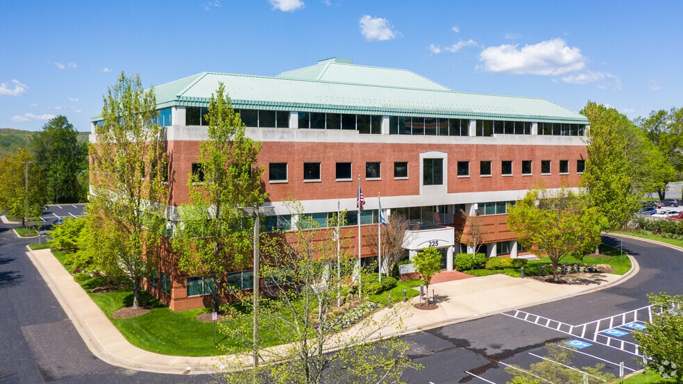 225 International Cir, Hunt Valley, MD for sale - Primary Photo - Image 1 of 1