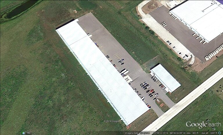 2800 Atlas Ave, Oshkosh, WI for sale - Primary Photo - Image 1 of 1