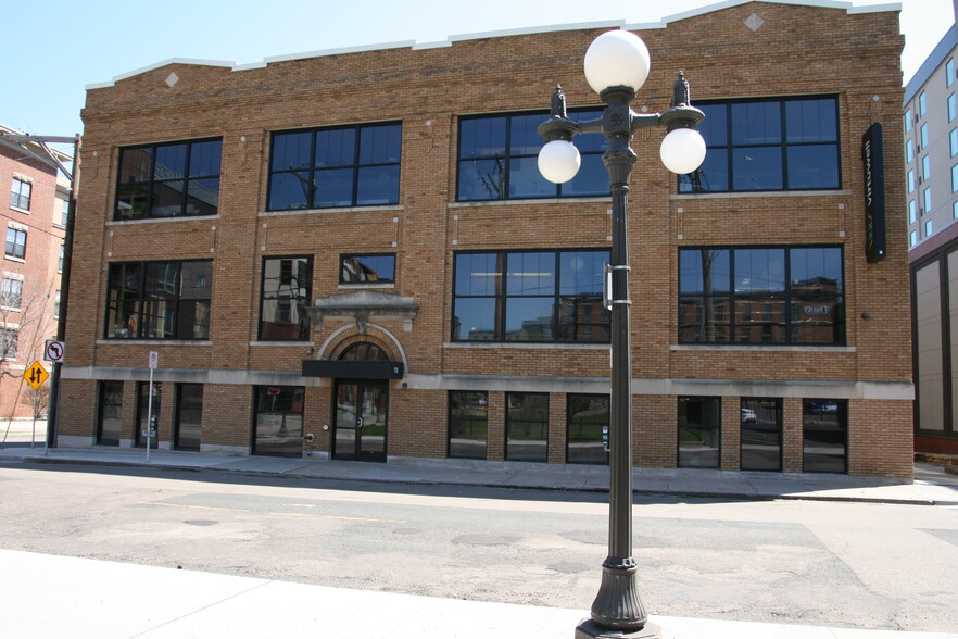 178 9th St E, Saint Paul, MN for lease - Building Photo - Image 2 of 8