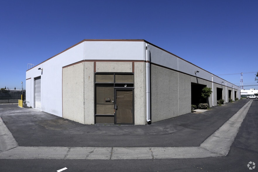 3010 E Coronado St, Anaheim, CA for lease - Building Photo - Image 2 of 6