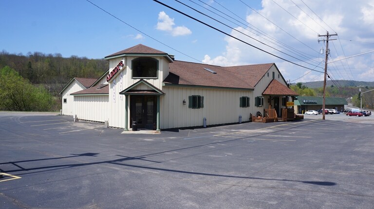 23 Triangle Sq, Liberty, NY for sale - Primary Photo - Image 1 of 1