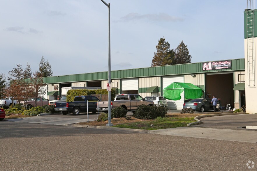 2200 Rockefeller Dr, Ceres, CA for lease - Building Photo - Image 3 of 9