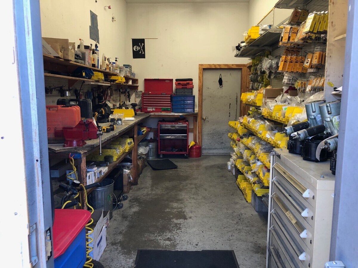 9 Tipping Dr, Branford, CT 06405