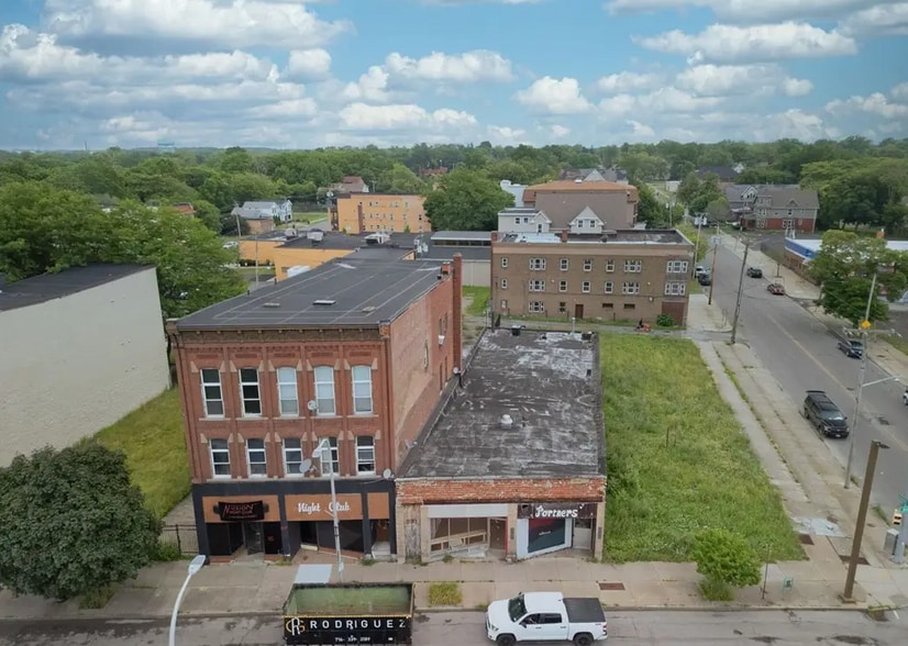 2107 Main St, Niagara Falls, NY for sale - Aerial - Image 3 of 18