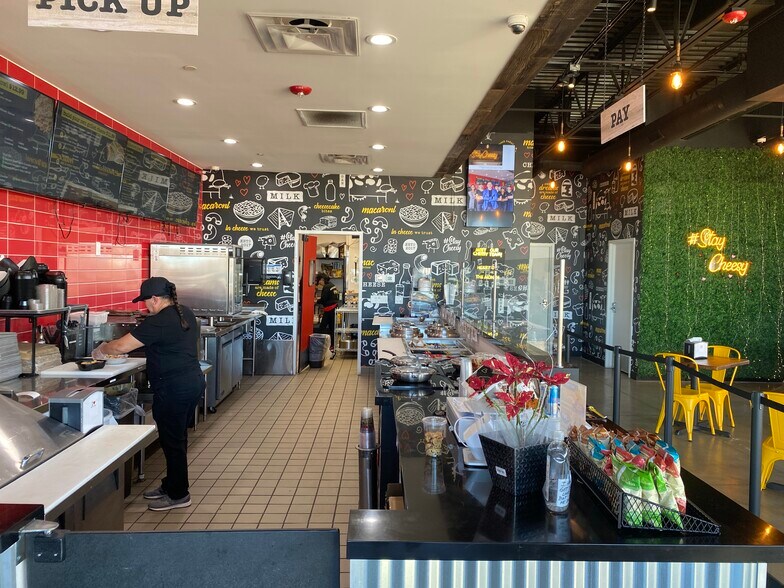 8801 E Montview Blvd, Denver, CO for lease - Interior Photo - Image 2 of 7