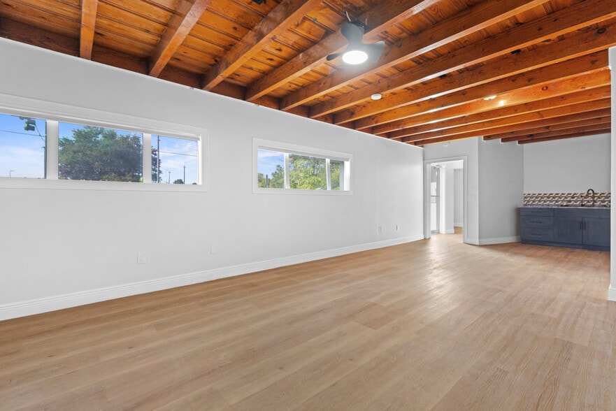 407 SE Ocean Blvd, Stuart, FL for lease - Building Photo - Image 2 of 16