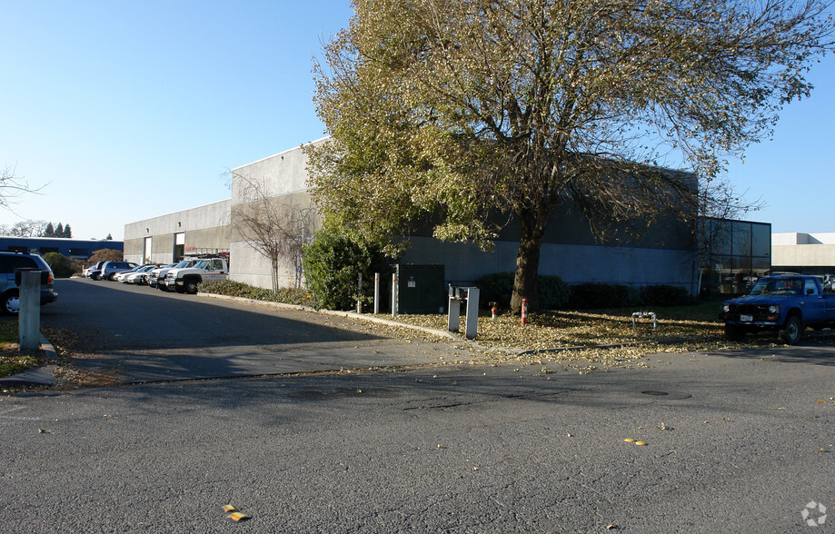 3077 Wiljan Ct, Santa Rosa, CA for lease - Building Photo - Image 1 of 4