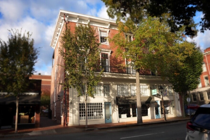 726 Caroline St, Fredericksburg, VA for lease - Building Photo - Image 2 of 4