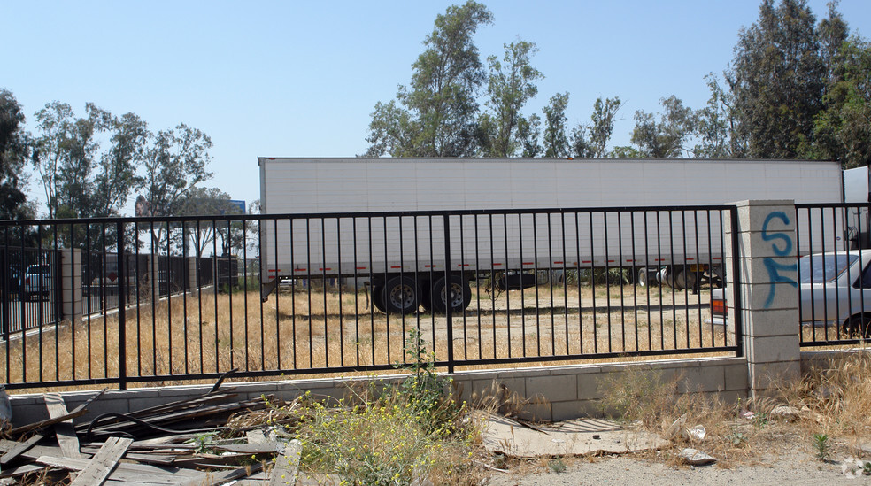 15243 Washington Dr, Fontana, CA for lease - Building Photo - Image 3 of 3