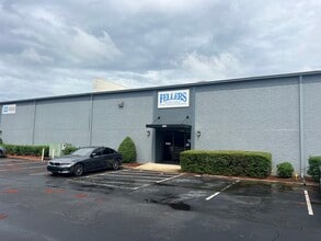 1000-1022 Pressley Rd, Charlotte, NC for lease Building Photo- Image 1 of 1