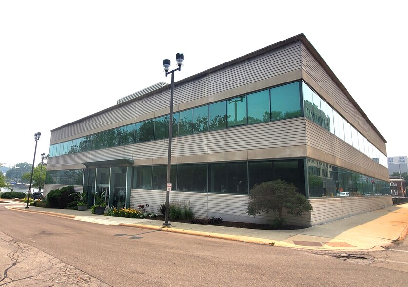 100 Park Ave, Rockford, IL for lease - Building Photo - Image 2 of 6