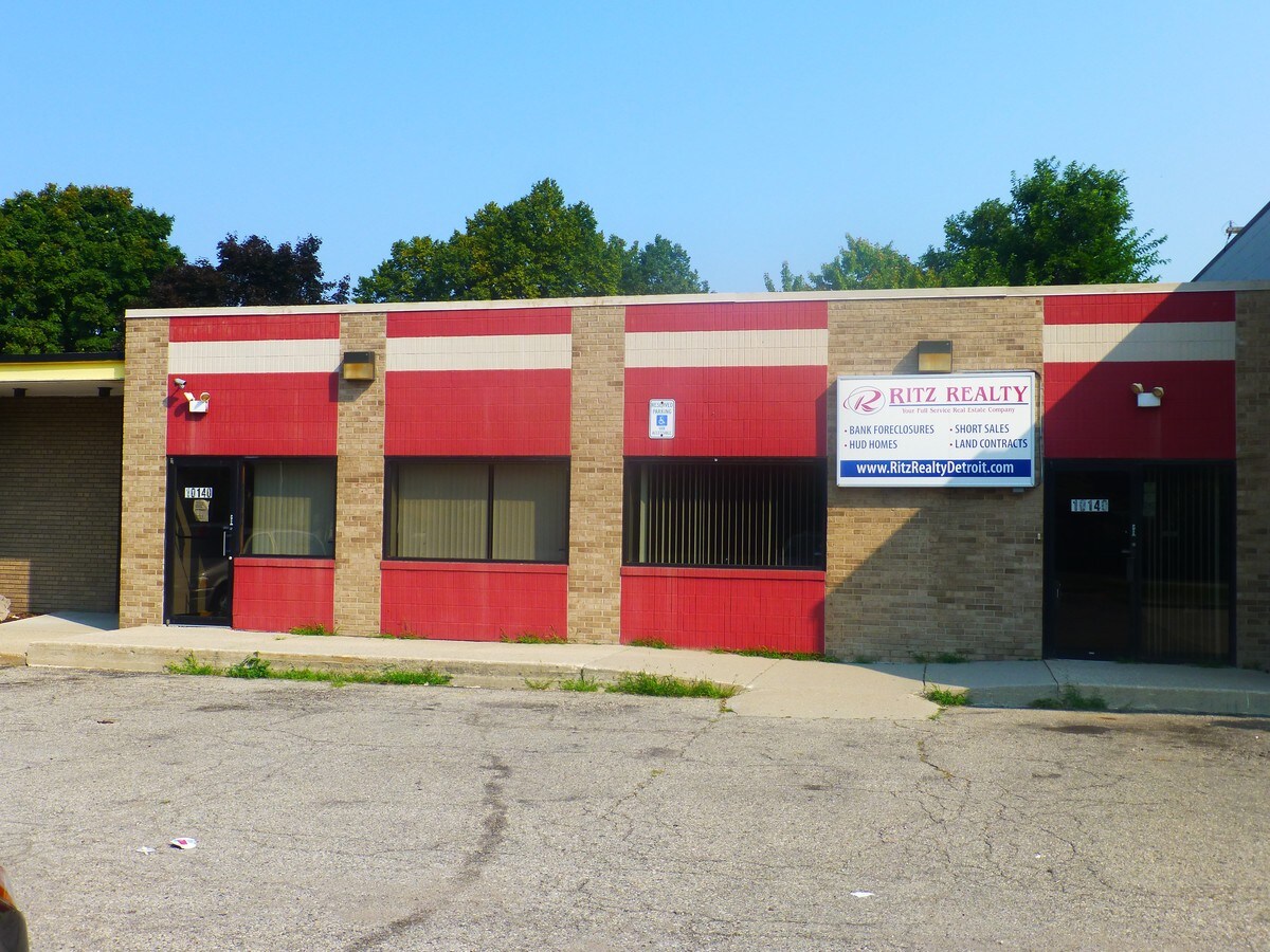 10140 W 9 Mile Rd, Oak Park, MI 48237
