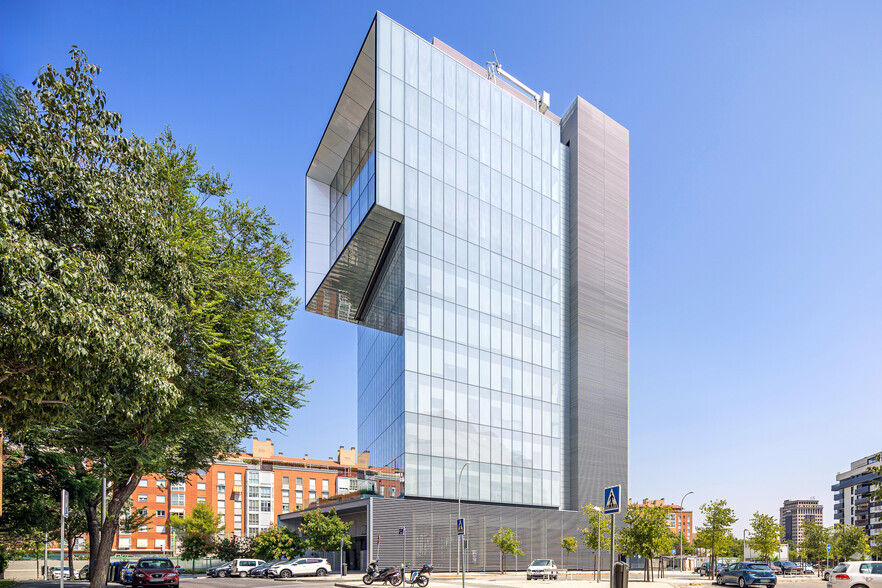 Calle de Amaltea, 32, Madrid, Madrid for lease - Building Photo - Image 2 of 3