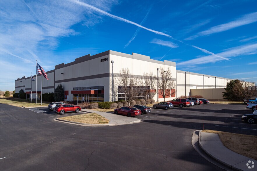 21250 E 36th Dr, Aurora, CO for sale - Primary Photo - Image 1 of 1