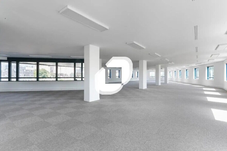 Office in Noisy-le-Grand for lease - Interior Photo - Image 3 of 13