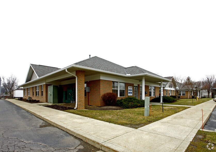 800 Westpoint Pky, Westlake, OH for lease - Primary Photo - Image 1 of 8