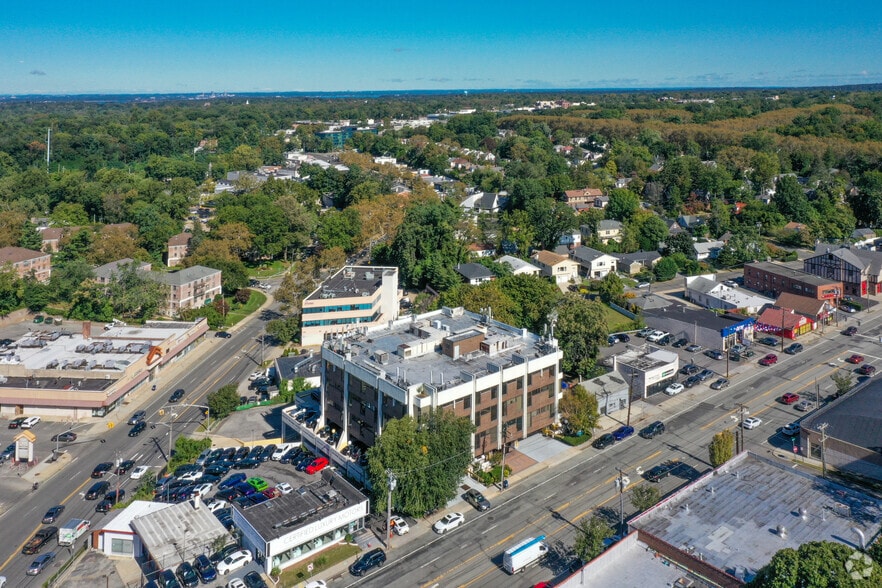 107 Northern Blvd, Great Neck, NY for lease - Aerial - Image 2 of 16