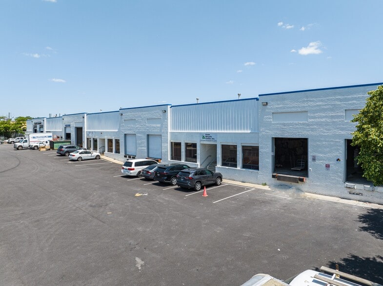 7715 Fullerton Rd, Springfield, VA for lease - Primary Photo - Image 1 of 4