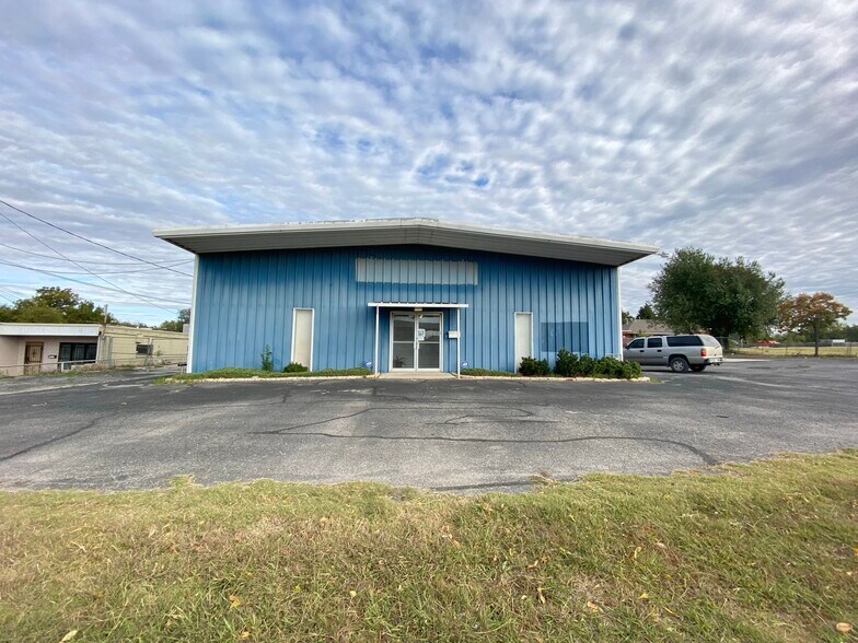 4915 NW 10th St, Oklahoma City, OK 73127