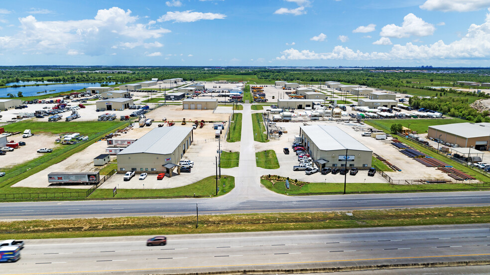 11356 Interstate 10 E, Baytown, TX for lease - Building Photo - Image 1 of 10