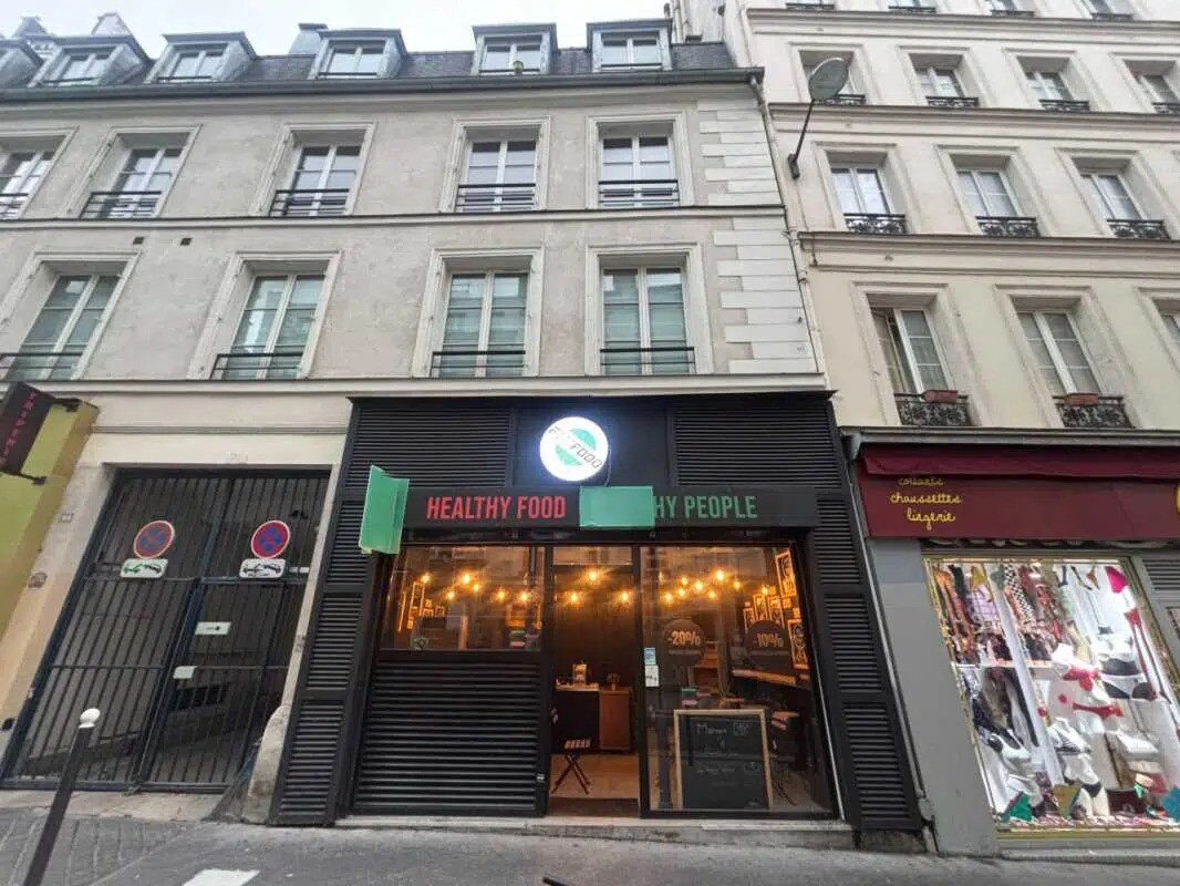 Retail in Paris for lease Building Photo- Image 1 of 8