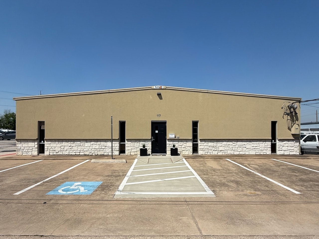 117 Austin St, Garland, TX for lease Building Photo- Image 1 of 4