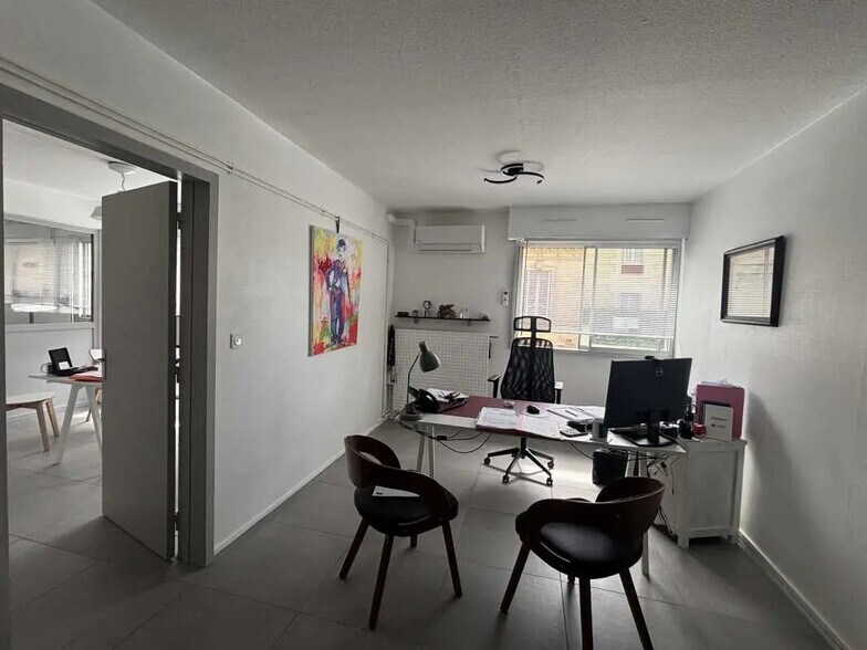 Office in Bordeaux for sale - Interior Photo - Image 1 of 6