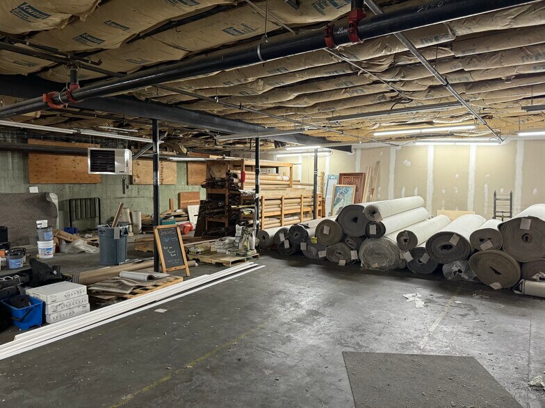 29 Rocky Point Yaphank Rd, Rocky Point, NY for lease - Interior Photo - Image 2 of 11