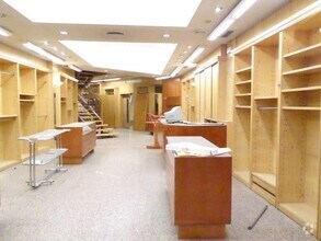 Retail in Cuenca, Cuenca for lease Interior Photo- Image 2 of 2