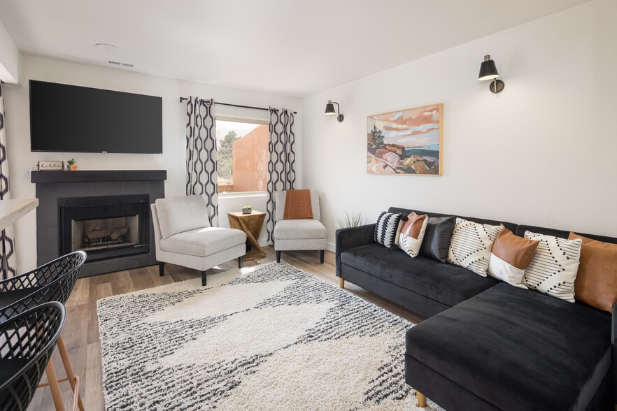 3246 E Fairway Loop, Moab, UT for sale - Interior Photo - Image 1 of 37