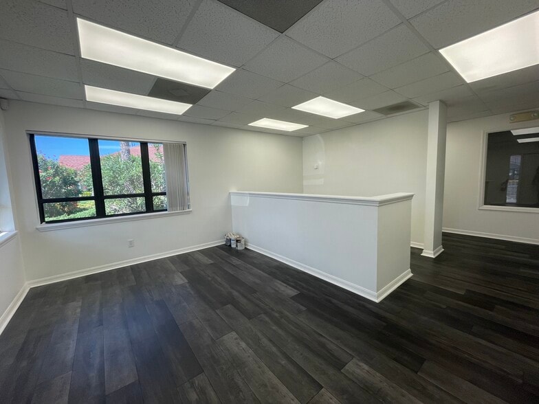 12520 World Plaza Ln, Fort Myers, FL for lease - Interior Photo - Image 1 of 20