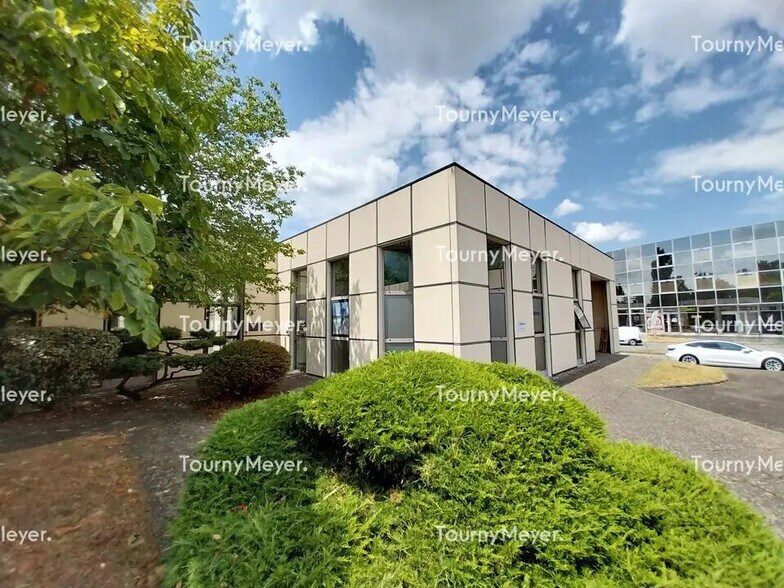 Office in Labège for lease - Building Photo - Image 2 of 8