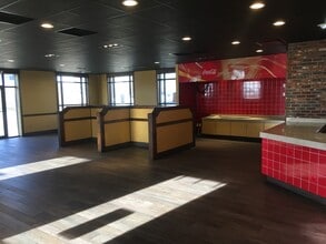 4828 Osage Beach Pkwy, Osage Beach, MO for lease Interior Photo- Image 2 of 4