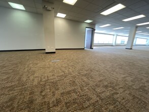 701 Lee St, Des Plaines, IL for lease Interior Photo- Image 2 of 2