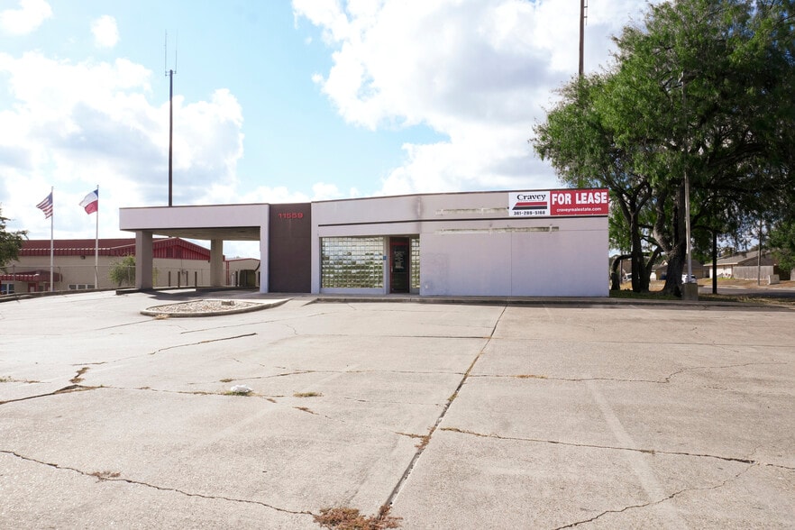 11559 Leopard St, Corpus Christi, TX for lease - Building Photo - Image 1 of 11