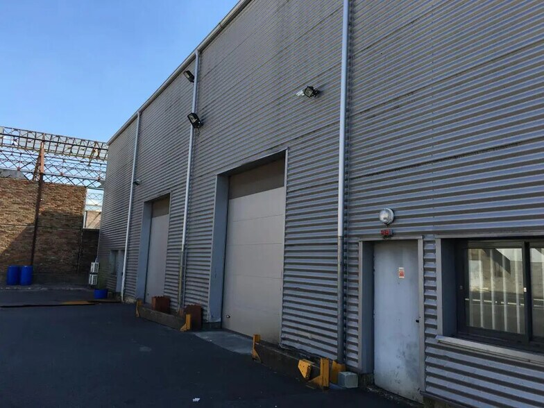 Industrial in La Courneuve for lease - Building Photo - Image 3 of 20