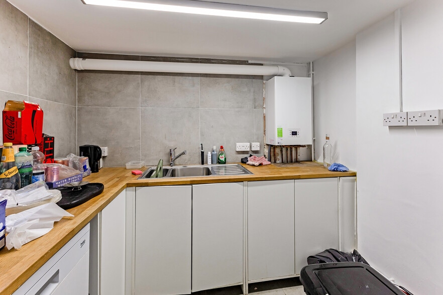 340 Old York Rd, London for lease - Building Photo - Image 3 of 24