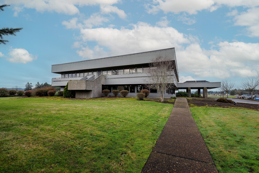 3850 SE Three Mile Ln, Mcminnville, OR for sale - Building Photo - Image 1 of 1