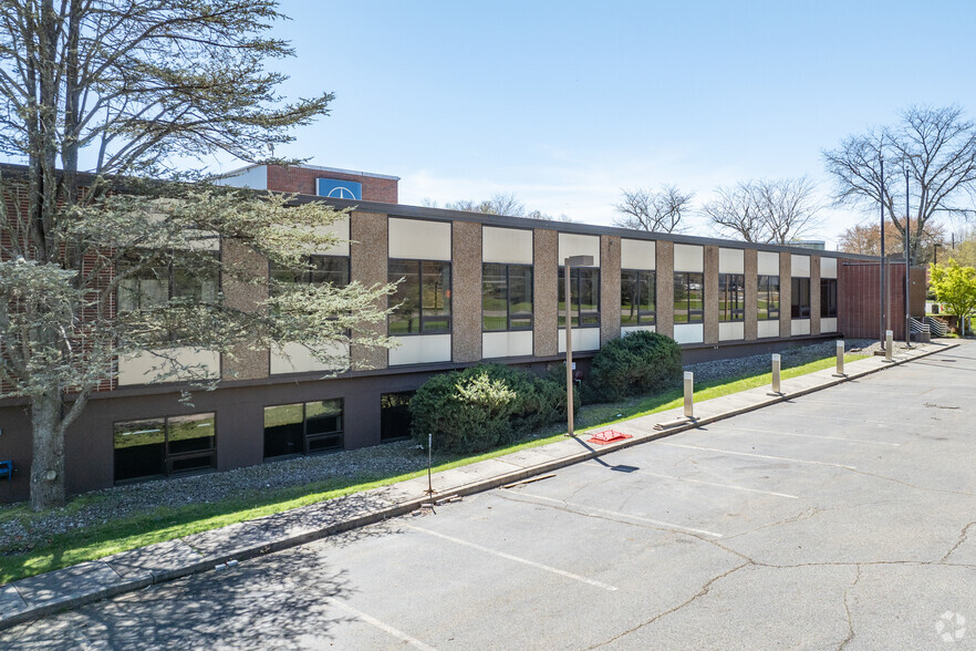 1 Glenview Rd, Montvale, NJ for lease - Building Photo - Image 2 of 5