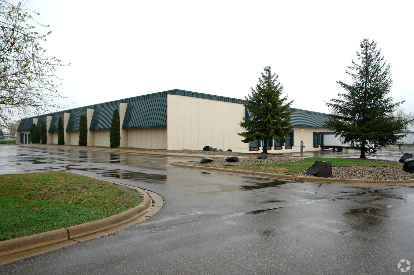 4440 W Round Lake Rd, Arden Hills, MN 55112