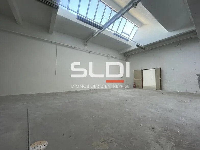 Flex in Villeurbanne for lease - Interior Photo - Image 3 of 4