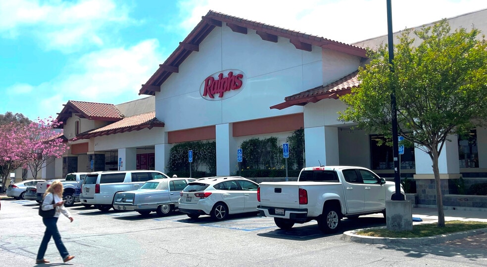 Ventu Park Center portfolio of 2 properties for sale on LoopNet.com - Building Photo - Image 3 of 5