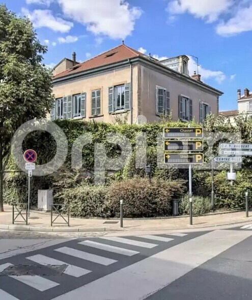 Office in Villefranche-sur-Saône for lease - Building Photo - Image 1 of 2