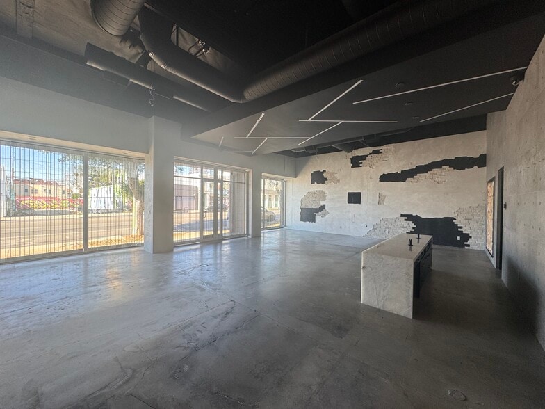 130 N La Brea Ave, Los Angeles, CA for lease - Building Photo - Image 3 of 10
