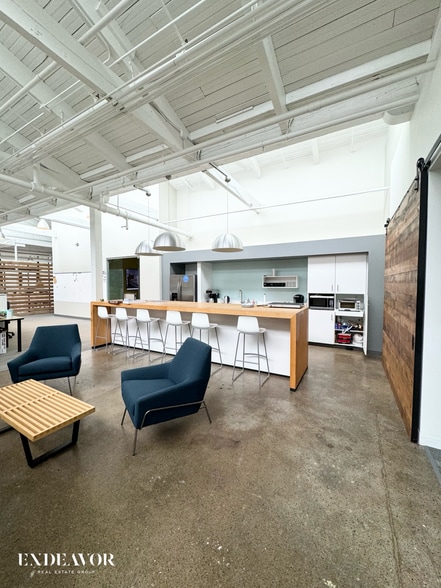 2 Elton St, Rochester, NY for lease - Building Photo - Image 1 of 4